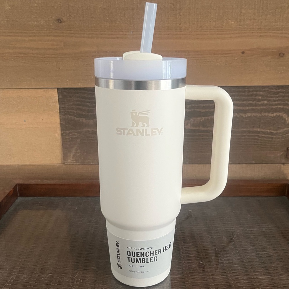 Stanley Cream Flowstate Quencher H2.0 Tumbler 30oz
